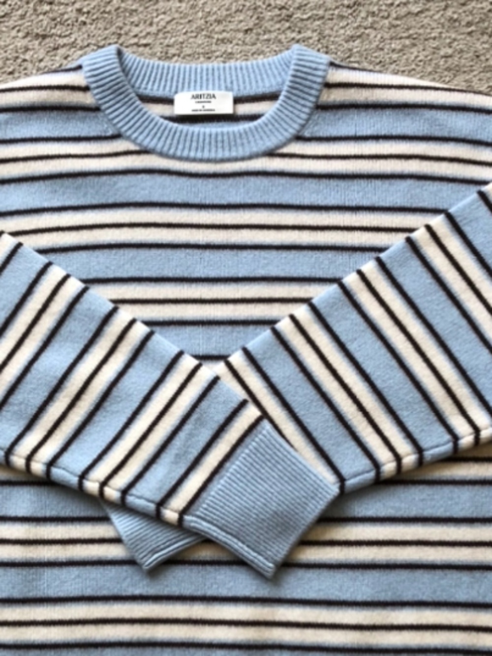 Aritzia Cashmere Relaxed Crew Sweater. NWOT. - Picture 3 of 7